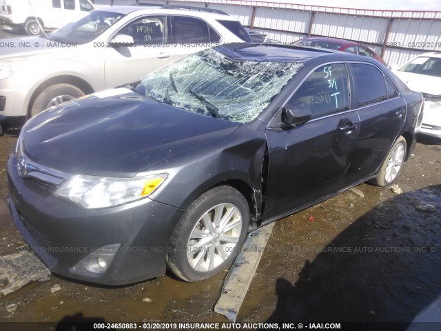 4T1BK1FKXCU019486 - 2012 TOYOTA CAMRY SE/XLE GRAY photo 2