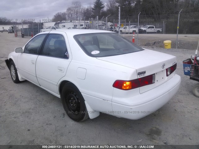 4T1BG22K2YU928309 - 2000 TOYOTA CAMRY CE/LE/XLE WHITE photo 3