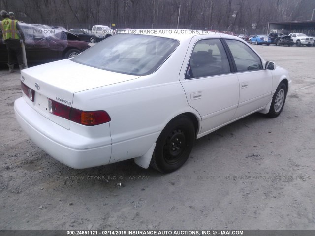 4T1BG22K2YU928309 - 2000 TOYOTA CAMRY CE/LE/XLE WHITE photo 4