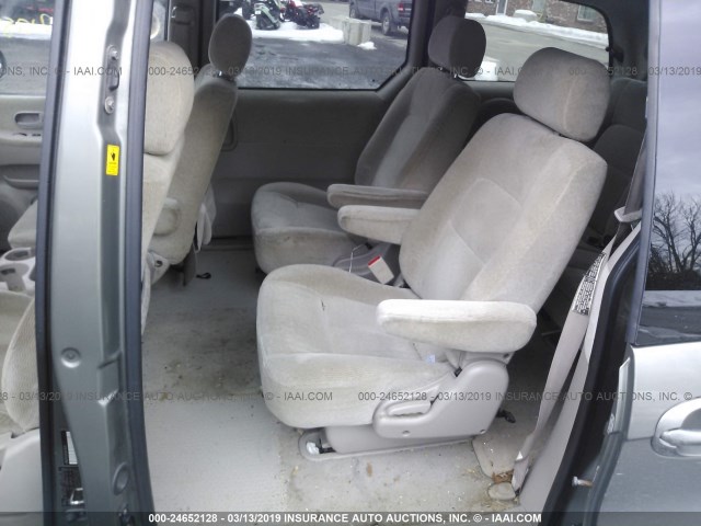 KNDUP132656629038 - 2005 KIA SEDONA EX/LX GRAY photo 8