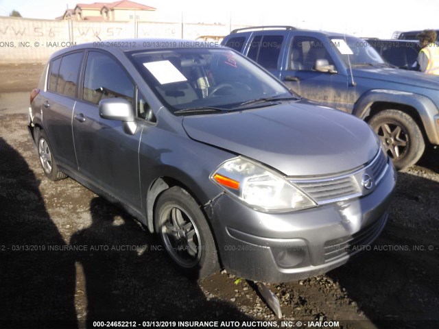 3N1BC13E29L389479 - 2009 NISSAN VERSA S/SL GRAY photo 1