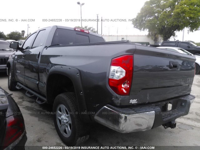 5TFRW5F16HX212875 - 2017 TOYOTA TUNDRA DOUBLE CAB SR/SR5 GRAY photo 3