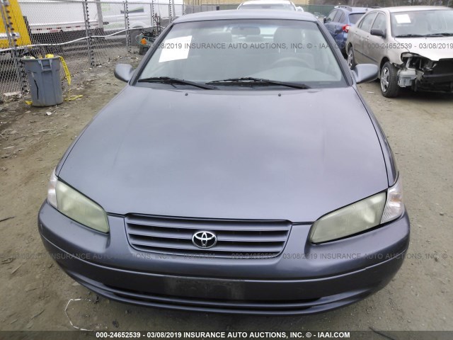 JT2BG22K4W0202470 - 1998 TOYOTA CAMRY CE/LE/XLE 灰色 照片 6