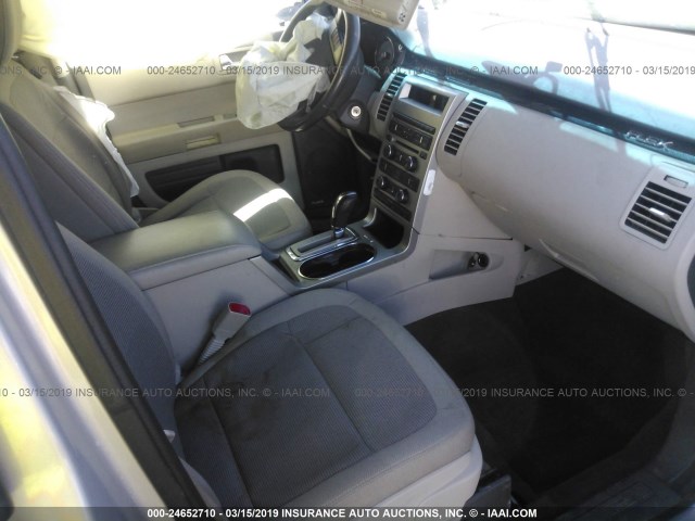 2FMGK5BC6ABA85614 - 2010 FORD FLEX SE SILVER photo 5