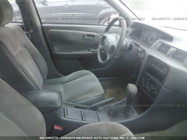 4T1BG22K0VU005435 - 1997 TOYOTA CAMRY CE/LE/XLE 栗色 照片 5