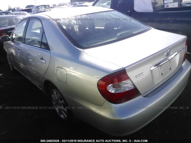 JTDBF30K120051701 - 2002 TOYOTA CAMRY LE/XLE/SE SILVER photo 3