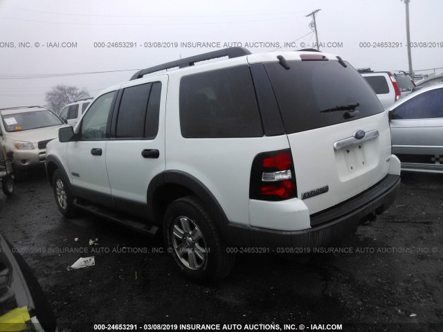 1FMEU73E16UB63991 - 2006 FORD EXPLORER XLT WHITE photo 3