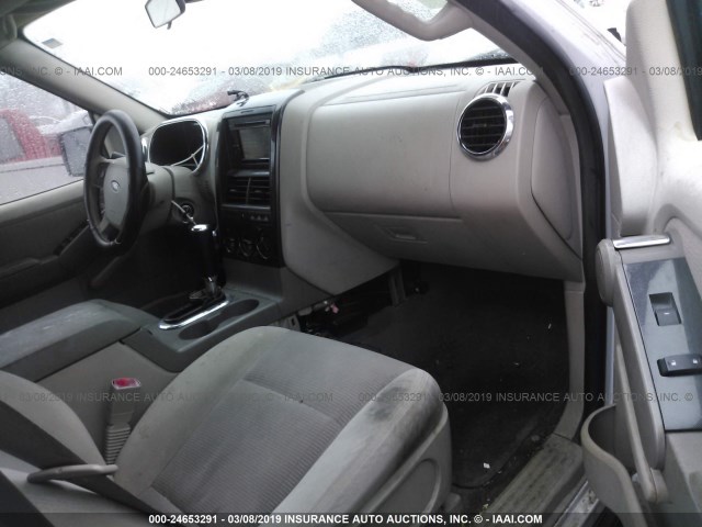 1FMEU73E16UB63991 - 2006 FORD EXPLORER XLT WHITE photo 5