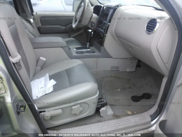 1FMEU63E76UA99367 - 2006 FORD EXPLORER XLT SILVER photo 5