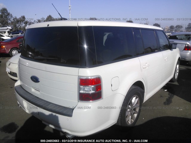 2FMGK5B81EBD08465 - 2014 FORD FLEX SE WHITE photo 4