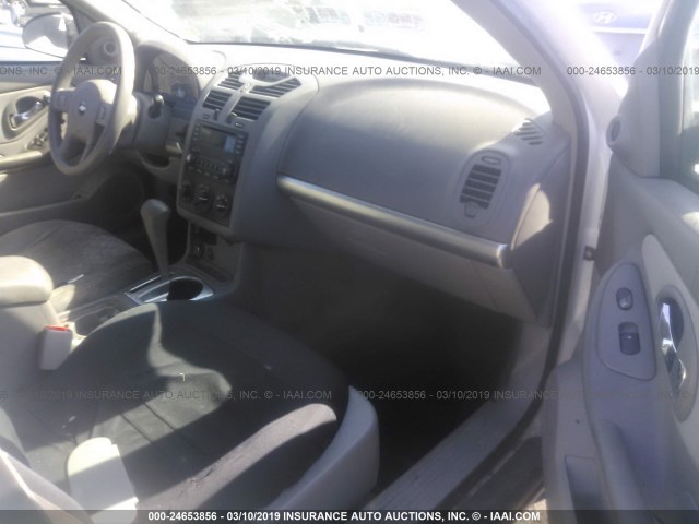 1G1ZT54885F135882 - 2005 CHEVROLET MALIBU LS WHITE photo 5