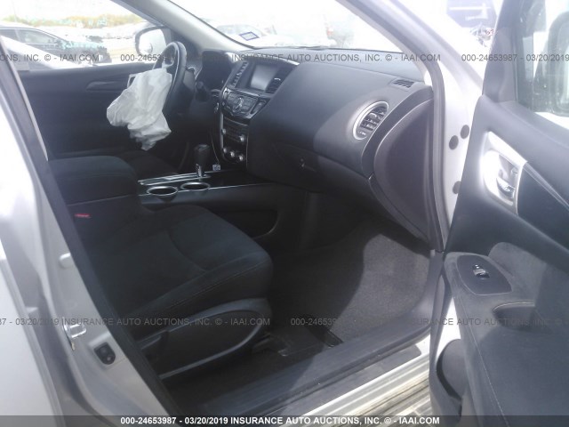 5N1AR2MN3EC680750 - 2014 NISSAN PATHFINDER S/SV/SL/PLATINUM SILVER photo 5