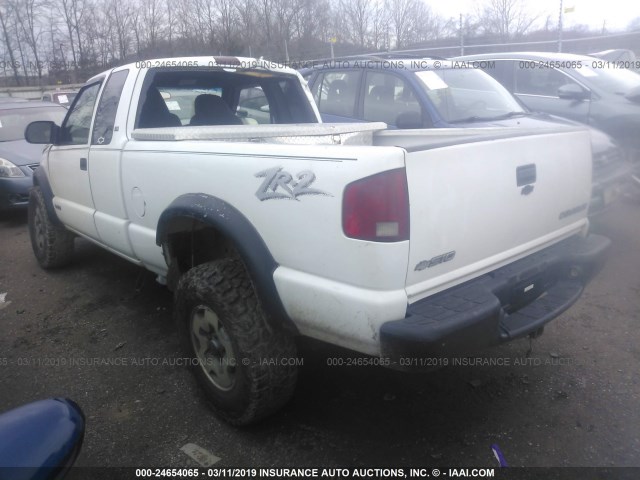 1GCCT19W228188364 - 2002 CHEVROLET S TRUCK S10 WHITE photo 3