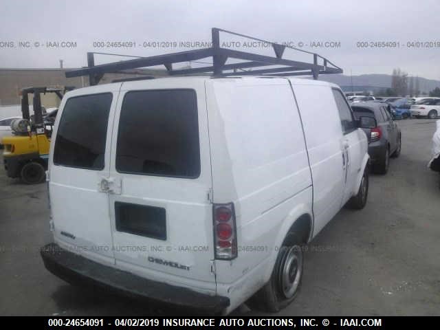 1GCDM19W3XB119033 - 1999 CHEVROLET ASTRO WHITE photo 4