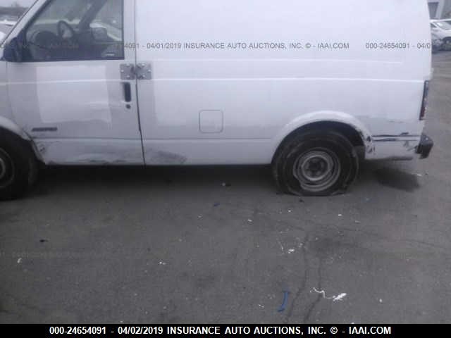 1GCDM19W3XB119033 - 1999 CHEVROLET ASTRO WHITE photo 6