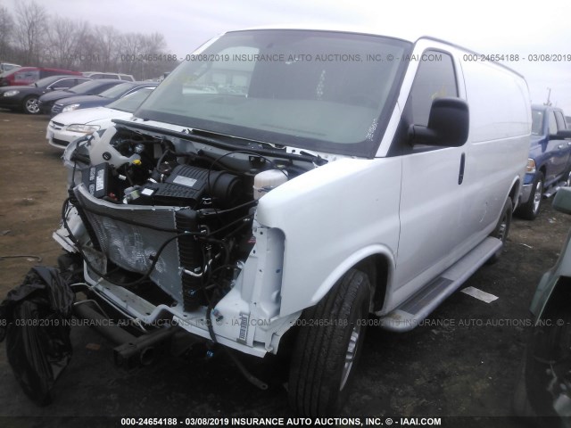 1GTW7AFG5J1907743 - 2018 GMC SAVANA G2500 WHITE photo 2