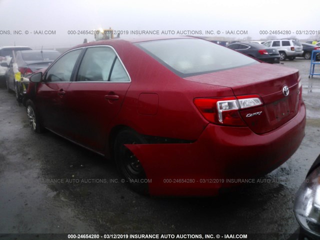 4T4BF1FK2CR195796 - 2012 TOYOTA CAMRY SE/LE/XLE RED photo 3