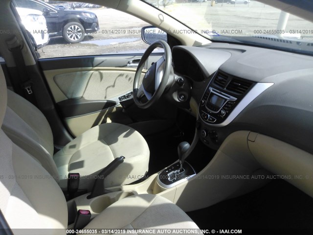 KMHCT4AE4DU304805 - 2013 HYUNDAI ACCENT GLS/GS TAN photo 5