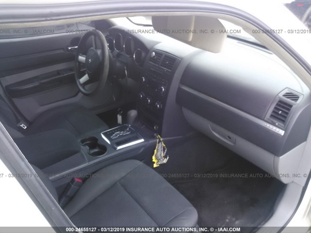 2D4FV47TX8H177491 - 2008 DODGE MAGNUM WHITE photo 5