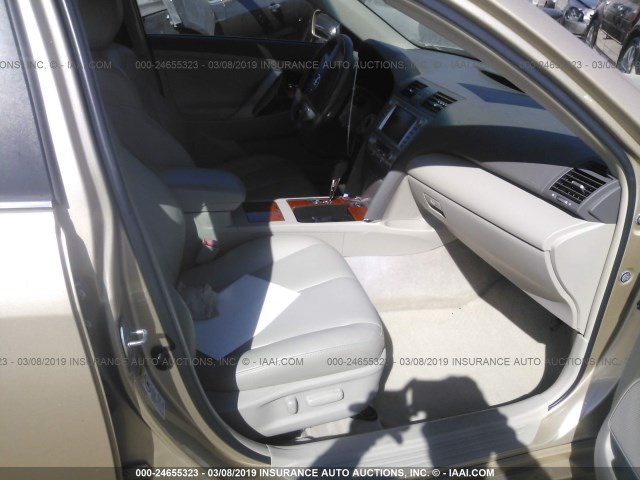 4T1BK3EK4BU128313 - 2011 TOYOTA CAMRY SE/LE/XLE 金色 照片 5