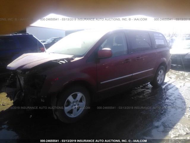 2D4RN5D18AR258396 - 2010 DODGE GRAND CARAVAN SXT RED photo 2