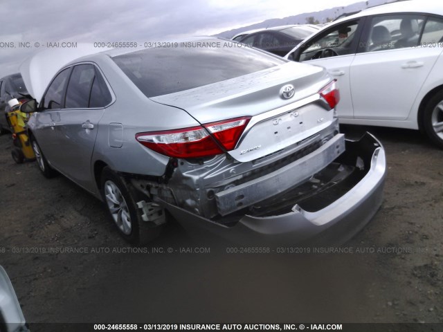 4T1BF1FK8HU677254 - 2017 TOYOTA CAMRY LE/XLE/SE/XSE SILVER photo 3