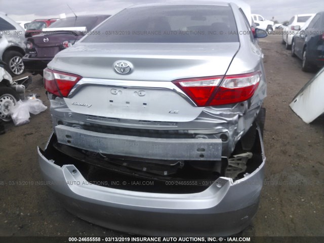 4T1BF1FK8HU677254 - 2017 TOYOTA CAMRY LE/XLE/SE/XSE SILVER photo 6