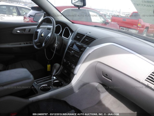 1GNKVFED7BJ202184 - 2011 CHEVROLET TRAVERSE LS GRAY photo 5