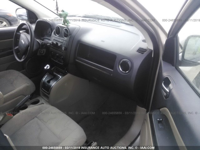 1J4FT47B89D117275 - 2009 JEEP COMPASS SPORT GOLD photo 5