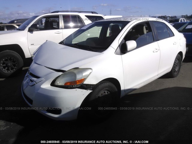 JTDBT923671044522 - 2007 TOYOTA YARIS WHITE photo 2