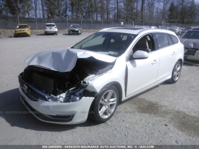 YV1612SD4F1195293 - 2015 VOLVO V60 PLATINUM White photo 2