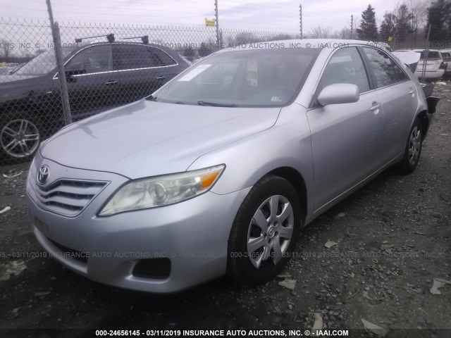 4T1BF3EK0BU189212 - 2011 TOYOTA CAMRY SE/LE/XLE SILVER photo 2