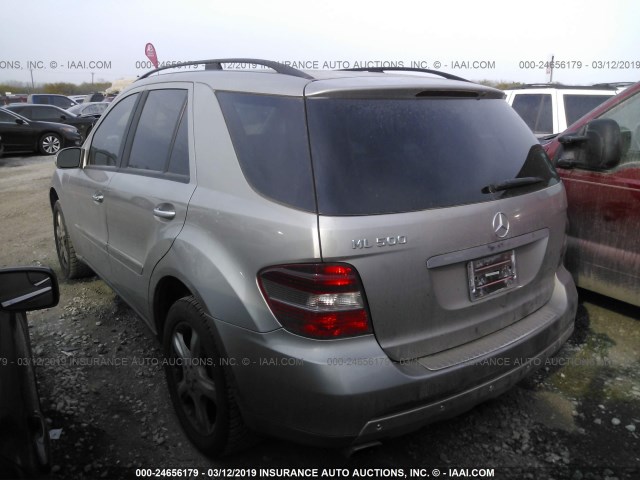 4JGBB75E06A063369 - 2006 MERCEDES-BENZ ML 500 GRAY photo 3