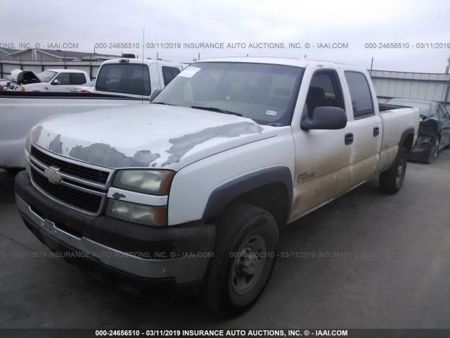 1GCHC23D96F232946 - 2006 CHEVROLET SILVERADO C2500 HEAVY DUTY WHITE photo 2