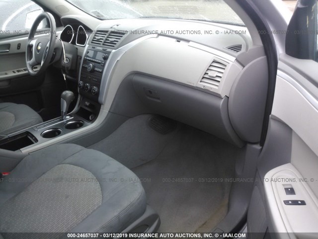 1GNKRGED4CJ119209 - 2012 CHEVROLET TRAVERSE LT SILVER photo 5