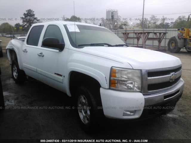 2GCFC13Y871633305 - 2007 CHEVROLET SILVERADO C1500 CREW CAB WHITE photo 1