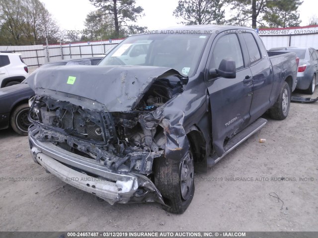 5TFRM5F13BX026983 - 2011 TOYOTA TUNDRA DOUBLE CAB SR5 GRAY photo 2