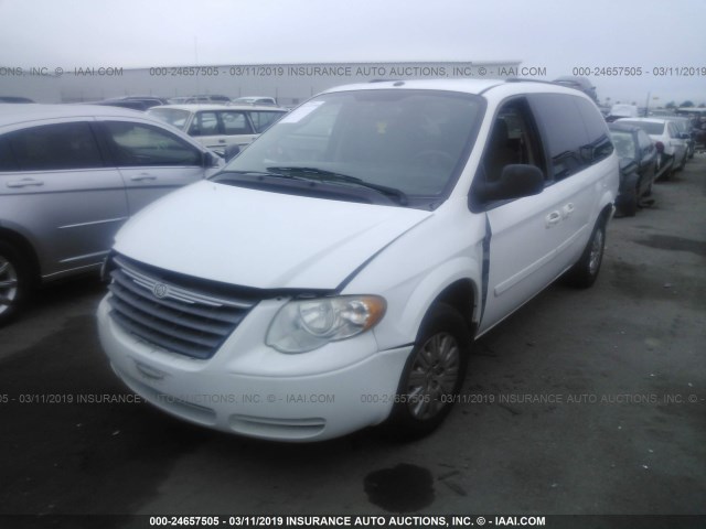 2A4GP44R36R873115 - 2006 CHRYSLER TOWN & COUNTRY LX WHITE photo 2