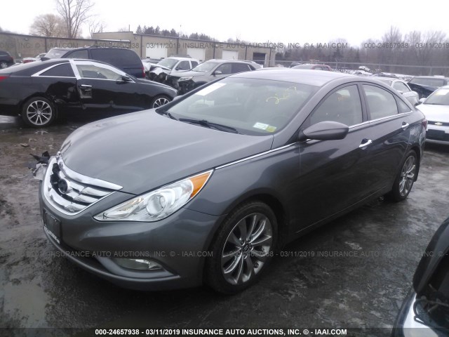 5NPEC4AC9CH385790 - 2012 HYUNDAI SONATA SE/LIMITED GRAY photo 2