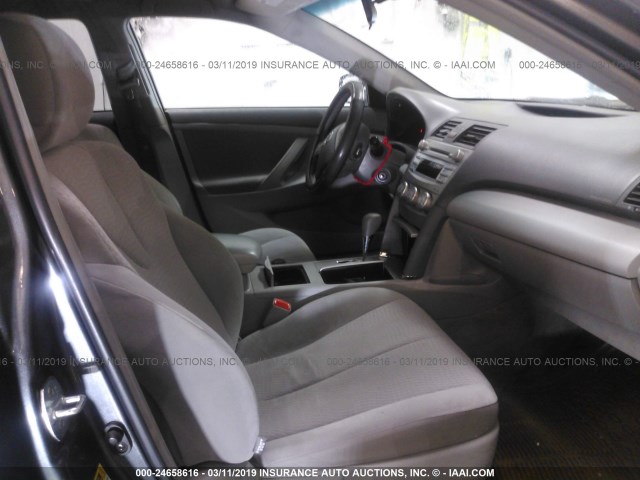 4T1BF3EK7BU223260 - 2011 TOYOTA CAMRY SE/LE/XLE 灰色 照片 5