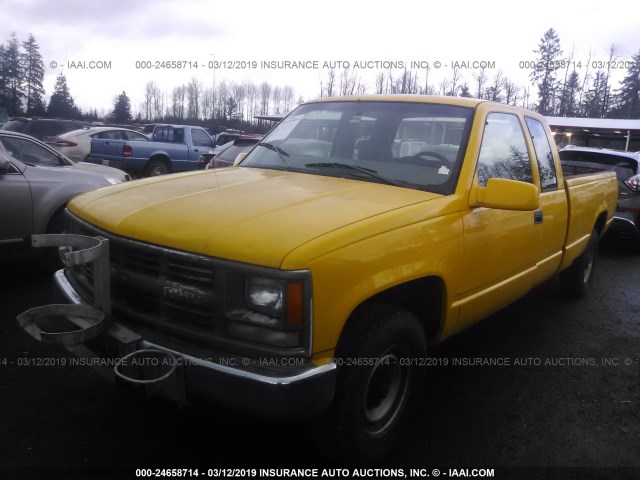 1GCGC29R6WE185542 - 1998 CHEVROLET GMT-400 C2500 YELLOW photo 2