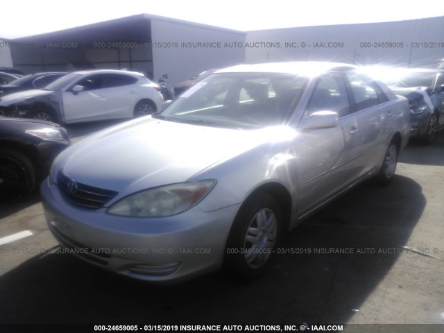 JTDBE32K230244179 - 2003 TOYOTA CAMRY LE/XLE Күміс фото 2
