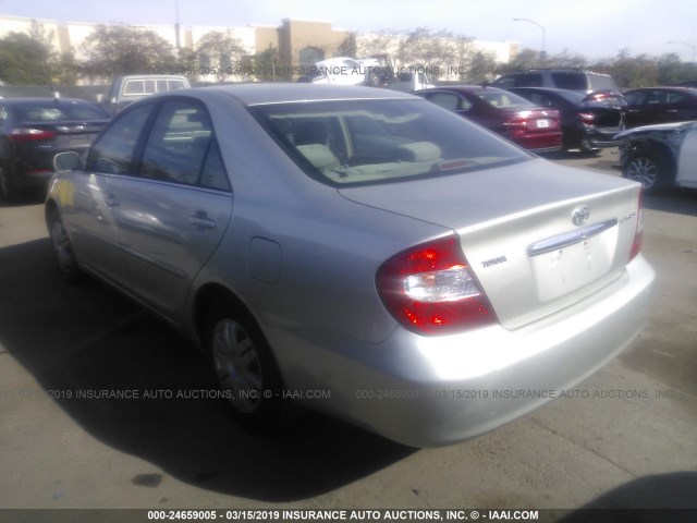 JTDBE32K230244179 - 2003 TOYOTA CAMRY LE/XLE Күміс фото 3