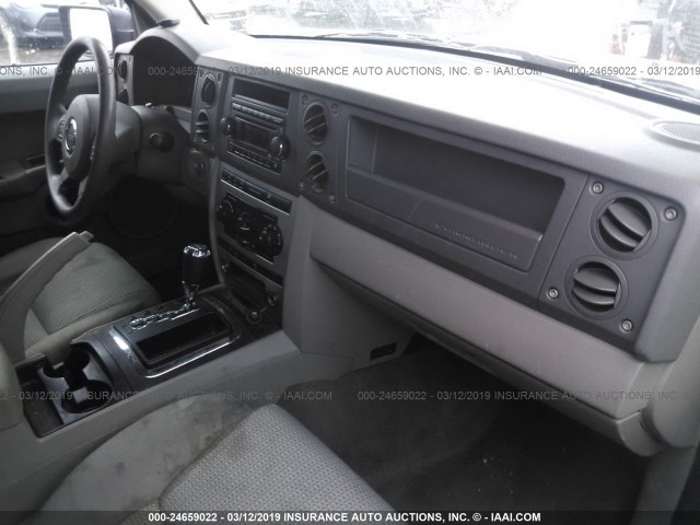 1J8HH48N06C179773 - 2006 JEEP COMMANDER RED photo 5