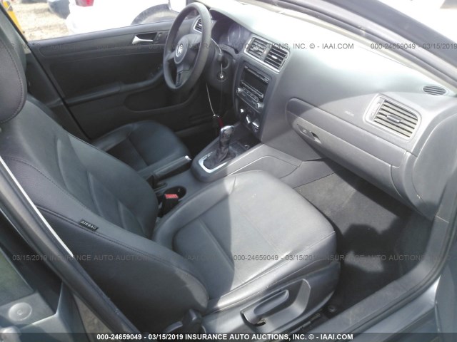 3VWDP7AJ2CM304524 - 2012 VOLKSWAGEN JETTA SE GRAY photo 5