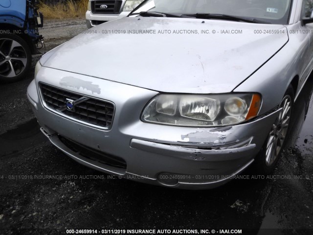 YV1RS592552468718 - 2005 VOLVO S60 2.5T SILVER photo 6