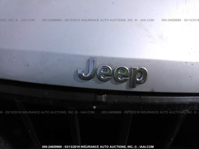 1J4GL38K95W674353 - 2005 JEEP LIBERTY RENEGADE SILVER photo 10