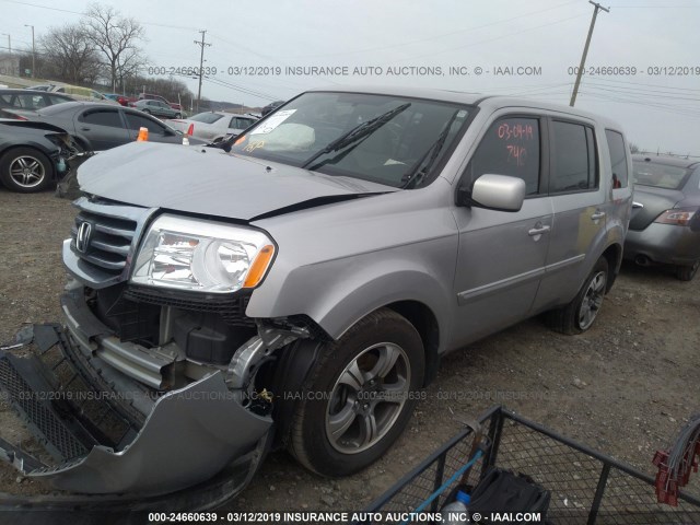 5FNYF3H31FB030622 - 2015 HONDA PILOT SE SILVER photo 2