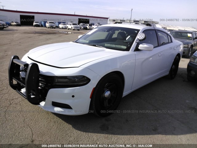 2C3CDXAT6JH255868 - 2018 DODGE CHARGER POLICE WHITE photo 2