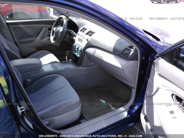 4T1BF3EK8AU557540 - 2010 TOYOTA CAMRY SE/LE/XLE 蓝色 照片 5